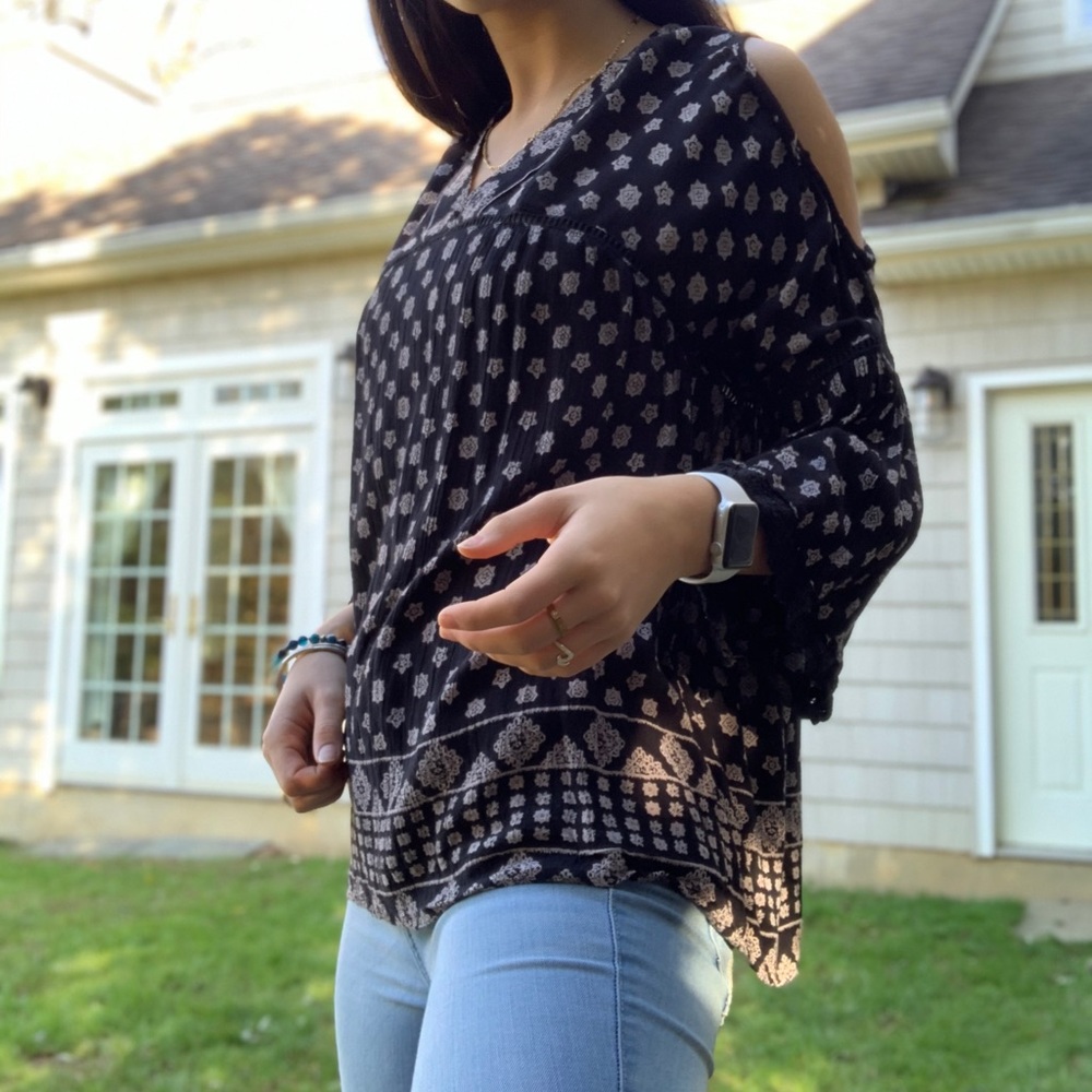 Flowy Blouse - Picture 2 of 5